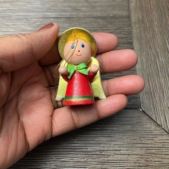 Other - Vintage Wooden Christmas Mini angel
Preowned in excellent condition